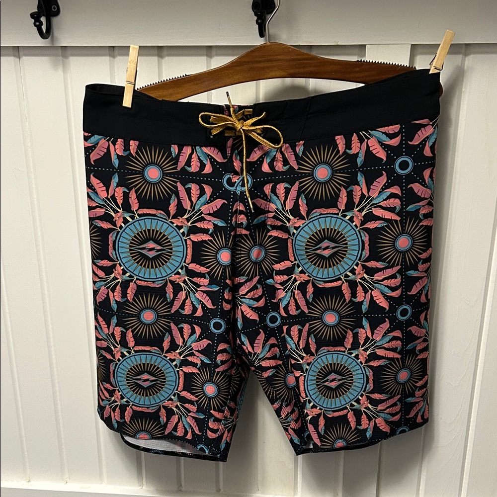 Billabong Board Shorts 33s. Worn 2X